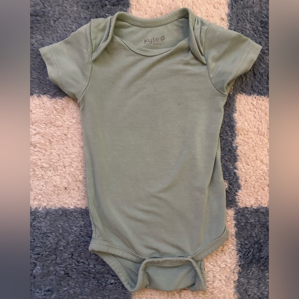 Kyte Baby Short Sleeve Bodysuit